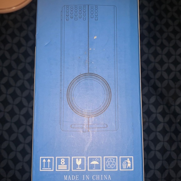 Brand New Mini LED Projector with focus - Picture 2 of 4